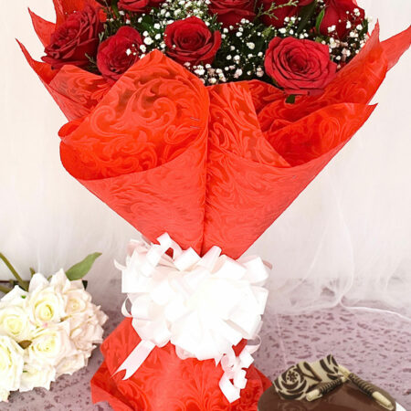Combo-of-Roses-And-Cake-Flower-Bouquet-1.jpg