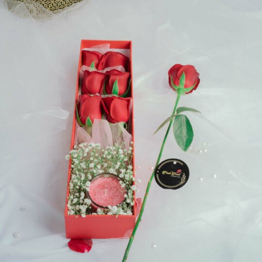 Box-Of-Roses-With-Candle-2