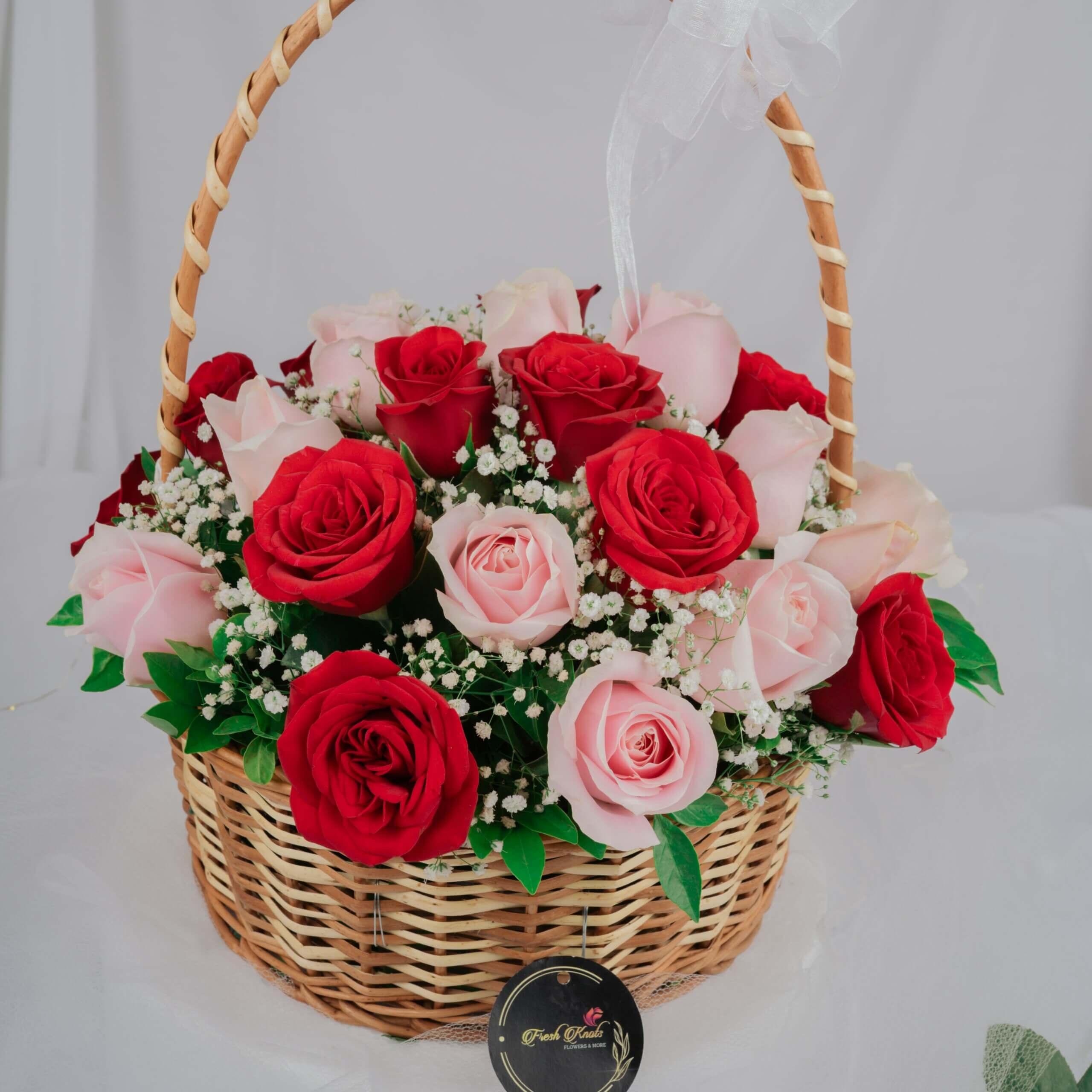 Combo-Basket-Of_Roses-Pink-N-White-4