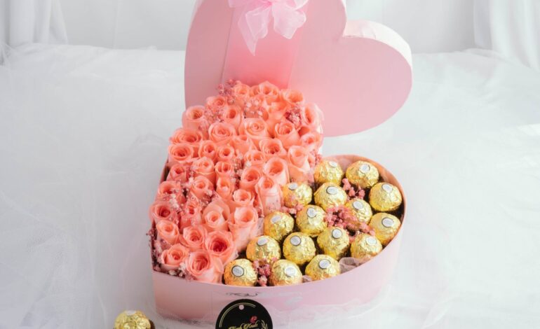 Valentine's day gift - Freshknots gifts with flowers
