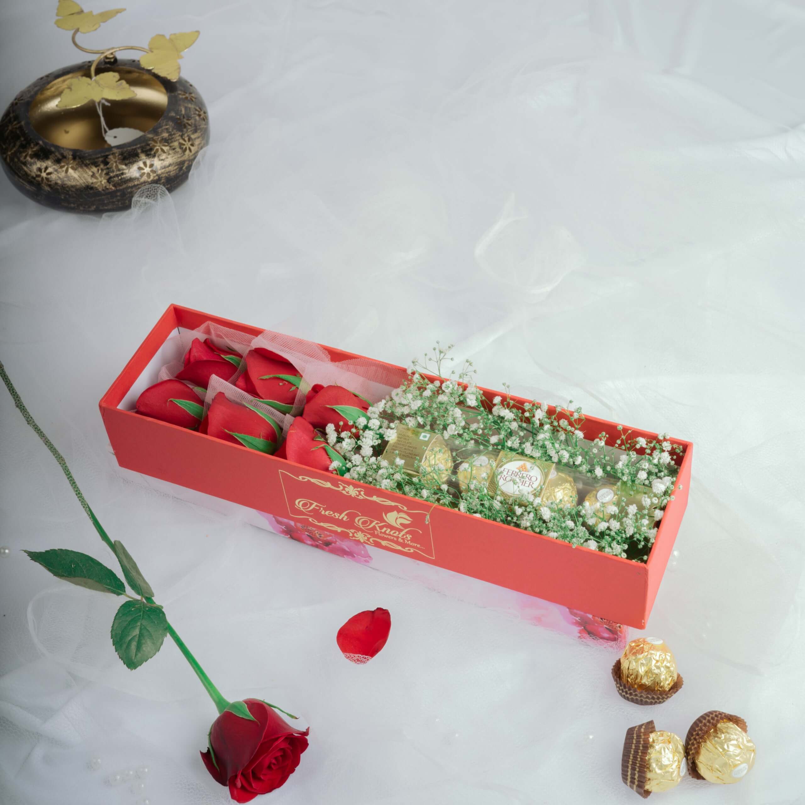 Love-Box With Roses N Chocolate - Gifts with flowers