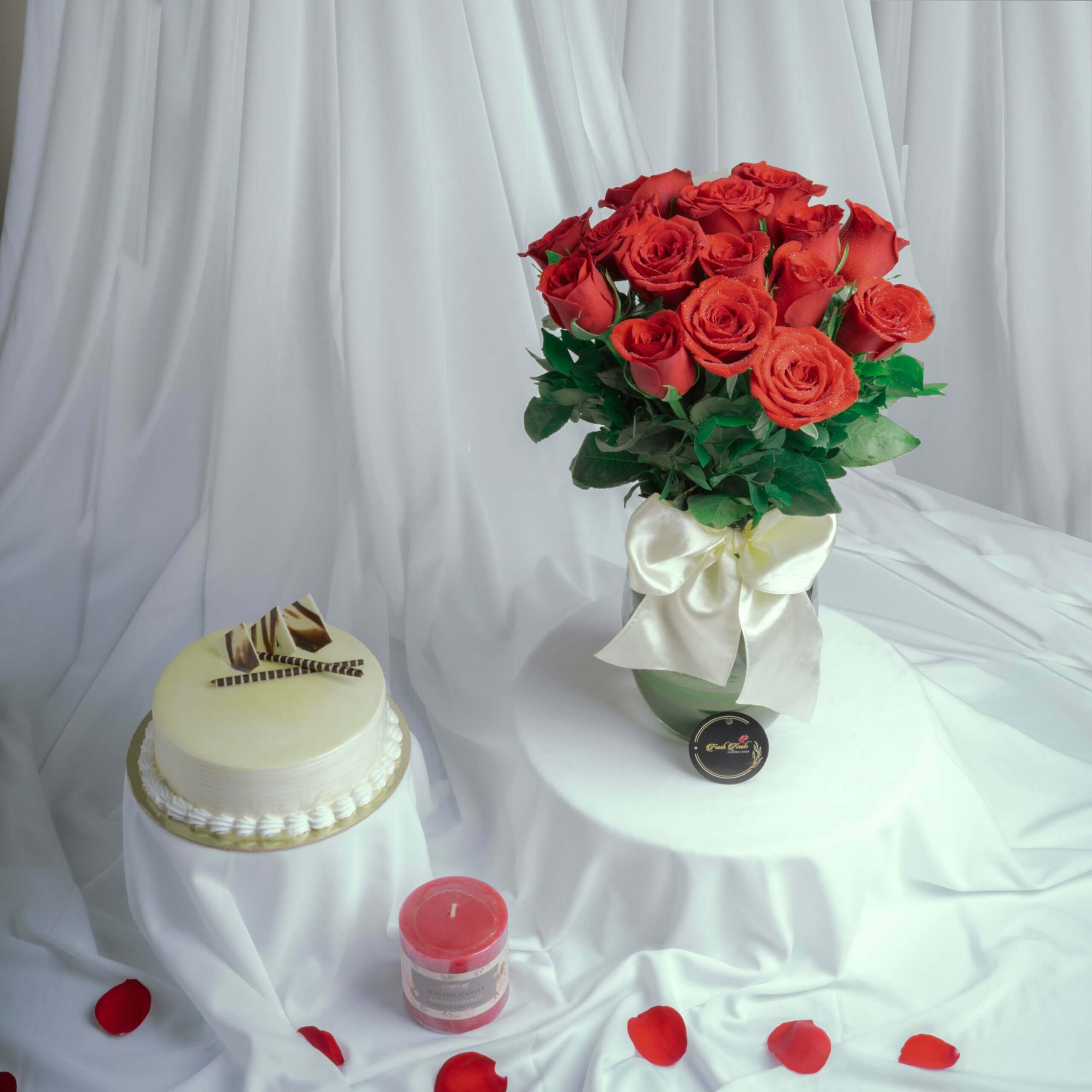 Roses-In-A-Vase-With-Cake (1)