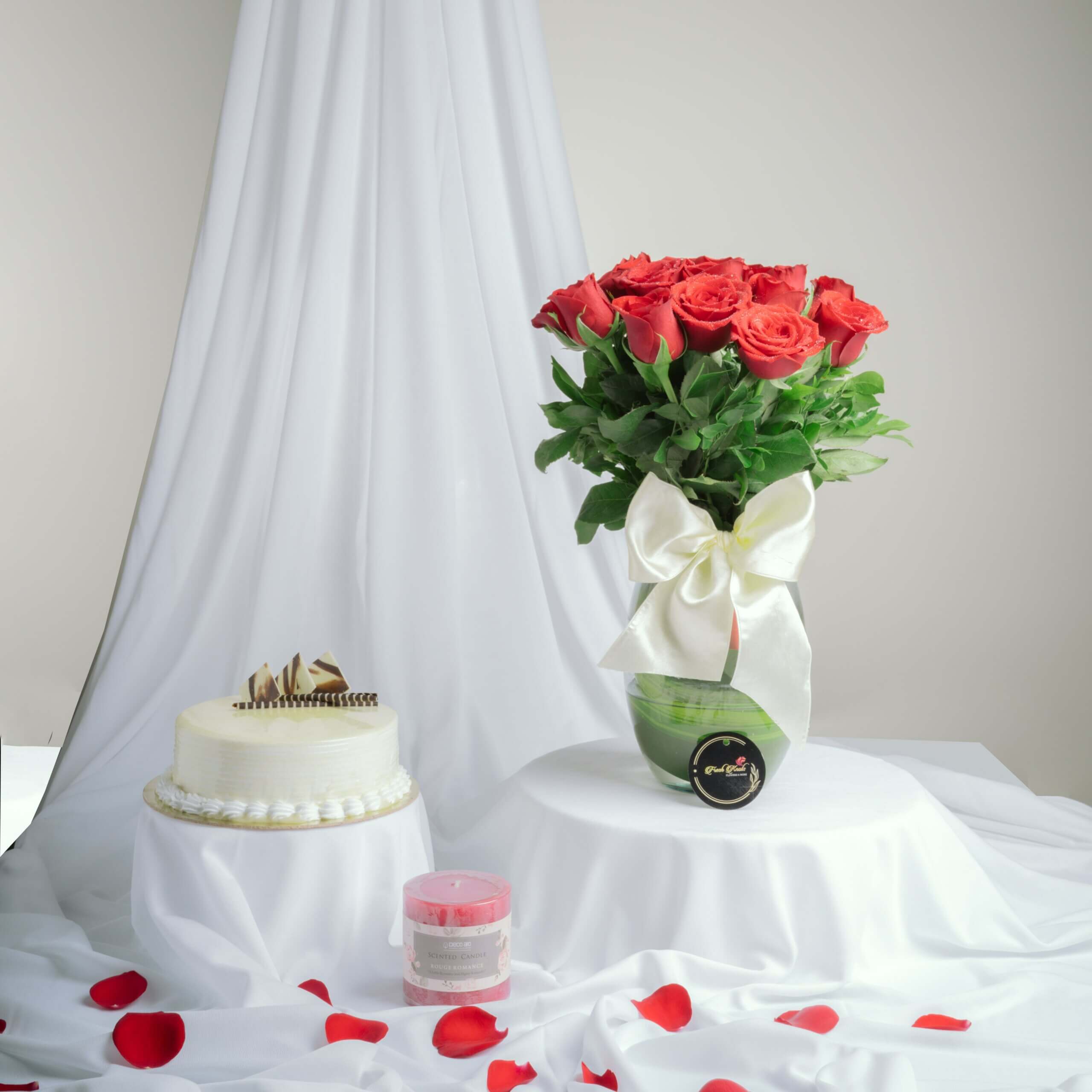 Roses-In-A-Vase-With-Cake - gifts with flowers