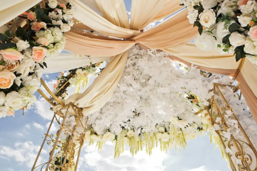 wedding flower stage decoration - Freshknots