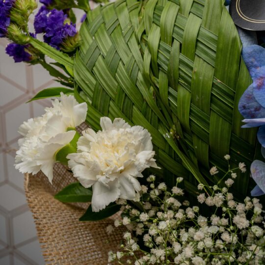 Flowers Delivery in Bangalore - FreshKnots