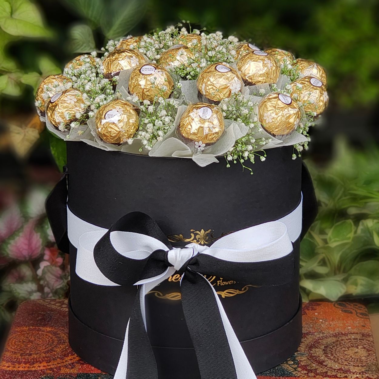 The Moscato Floral Gift Set With Ferrero Rocher Chocolate main image 0