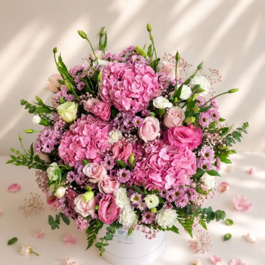 Premium pink hydrangea floral box Bangalore with roses and pastel flowers for luxury flower delivery