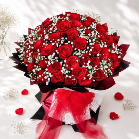 Premium red rose bouquet by FreshKnots Florist – romantic flower bouquet with same-day flower delivery in Bangalore.