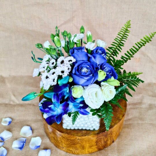 Blue Roses in A Vase Same day Delivery in Bangalore