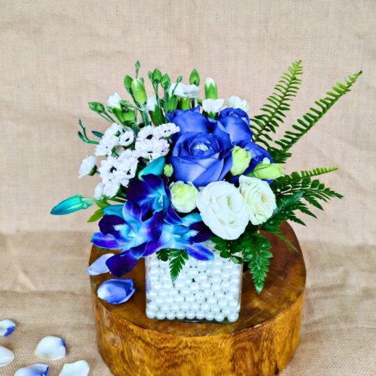 Blue Roses in A Vase Same day Delivery in Bangalore