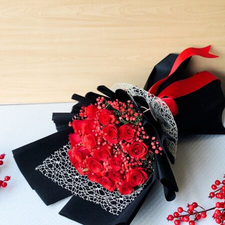 Black and red rose bouquet with lace detailing, FreshKnots luxury flowers, premium bouquet for gifting in Bangalore.
