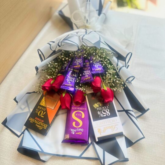 Chocolate bouquet with red roses and assorted premium chocolates – Cadbury Dairy Milk, Lindt, and Bournville – FreshKnots Bangalore