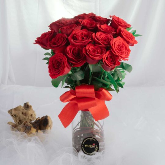 Red rose vase arrangement for Valentine’s Day, same day flower delivery in Bangalore.