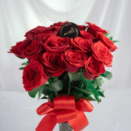 Red rose vase arrangement for Valentine’s Day, same day flower delivery in Bangalore.