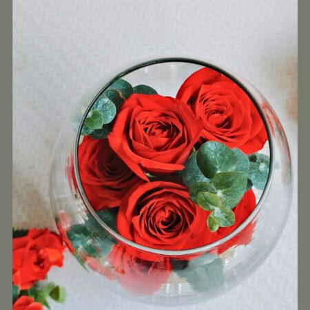 Red rose glass vase flower arrangement by FreshKnots Bangalore