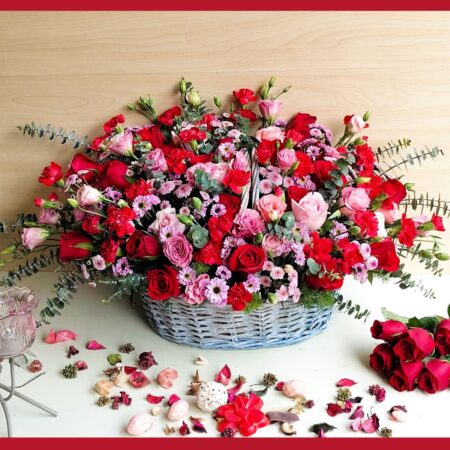 Roses flower basket with red and pink roses for Valentine’s Day delivery in Bangalore